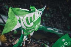 开云下载-沃尔夫斯堡后卫红牌,球队防线雪上加霜的简单介绍