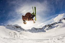 开云官网-奥亚尔萨瓦尔连击定乾坤，希腊生死战力擒拉齐奥锁定出线生机