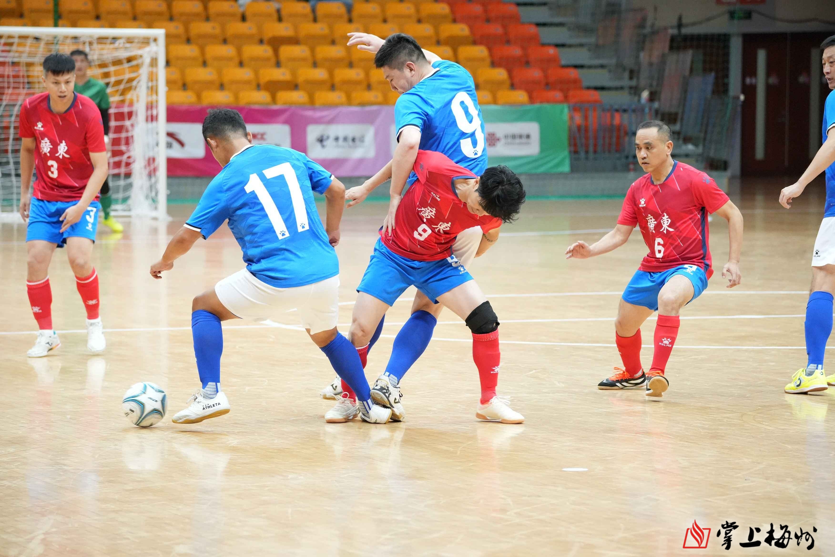 国内足球联赛强队逐渐崛起,争相夺取头名的简单介绍 国内足球联赛强队逐渐崛起,争相夺取头名的简单介绍