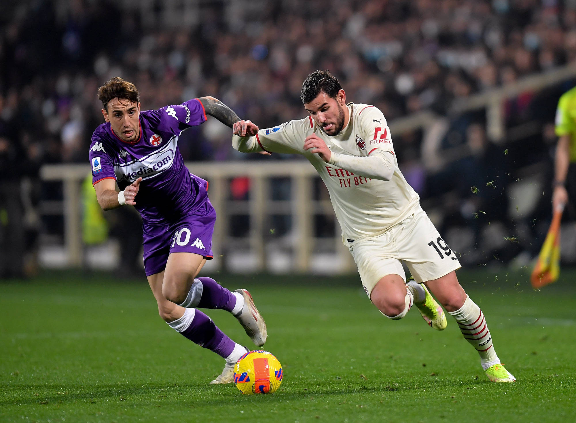 球队争夺足球胜利的对决