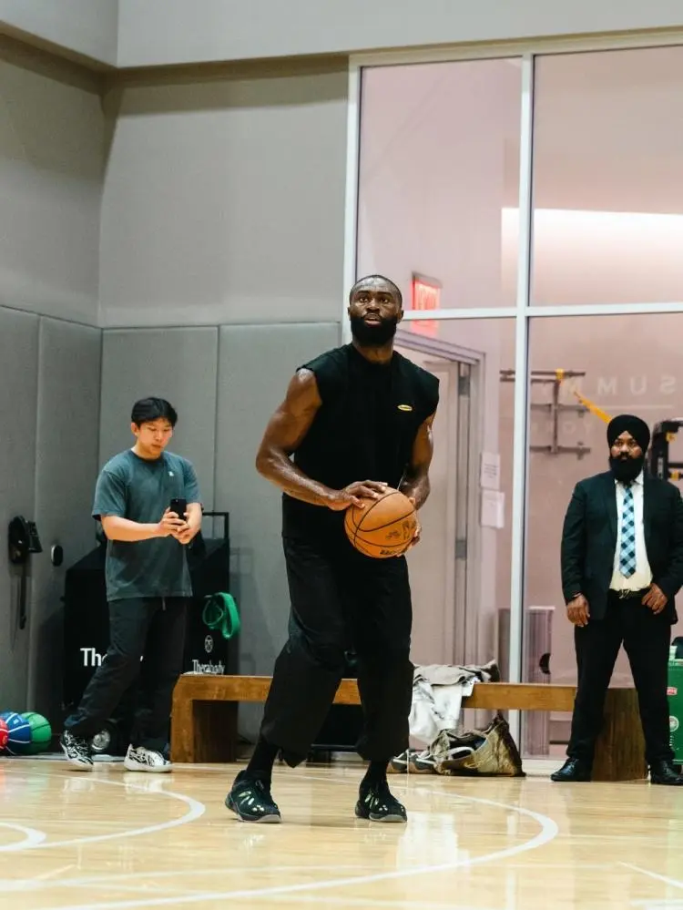 日本男篮碾压灰熊,杰伦·布朗统治全场的简单介绍 日本男篮碾压灰熊,杰伦·布朗统治全场的简单介绍