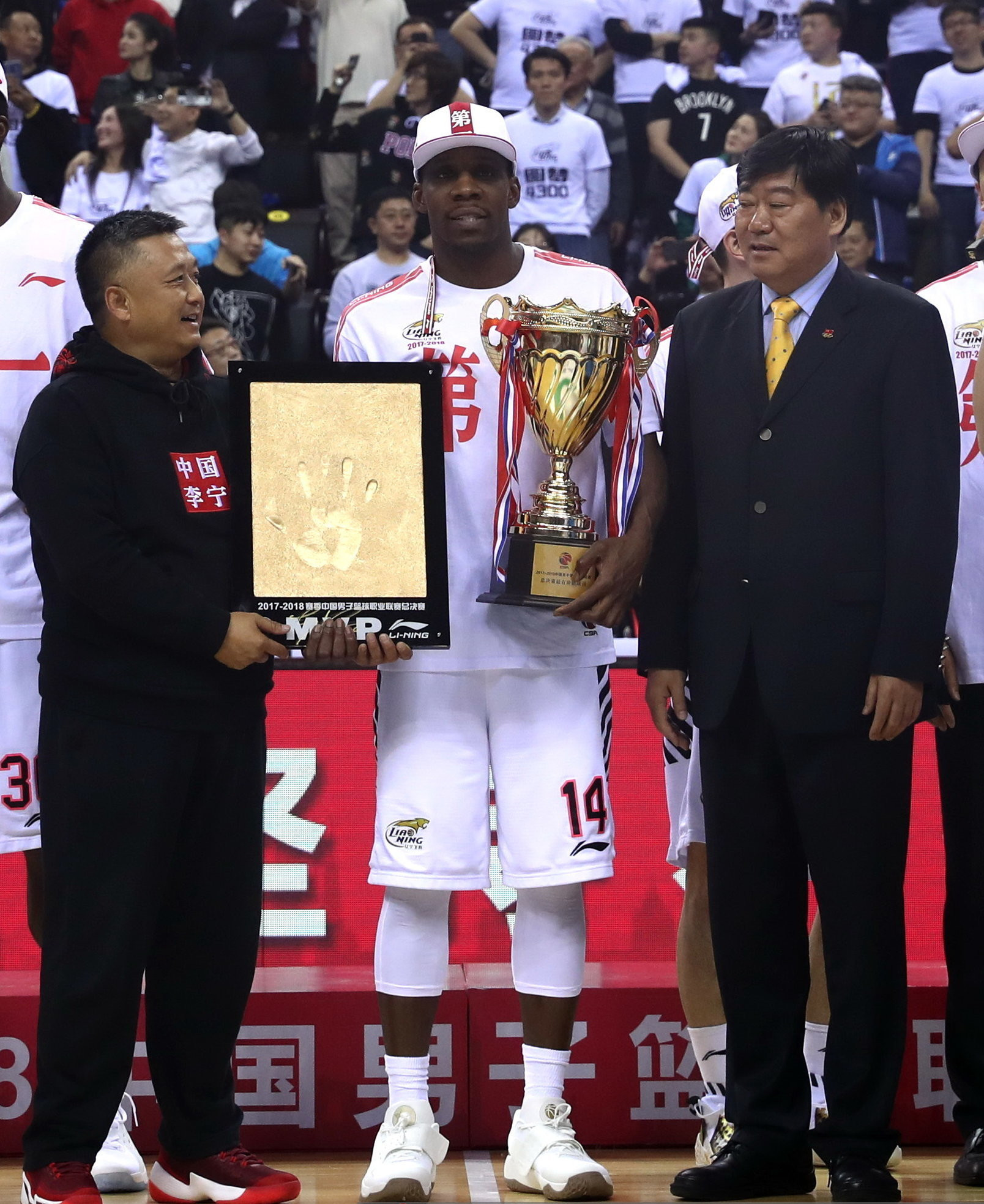 NBA球员斩获篮球常规赛MVP的简单介绍