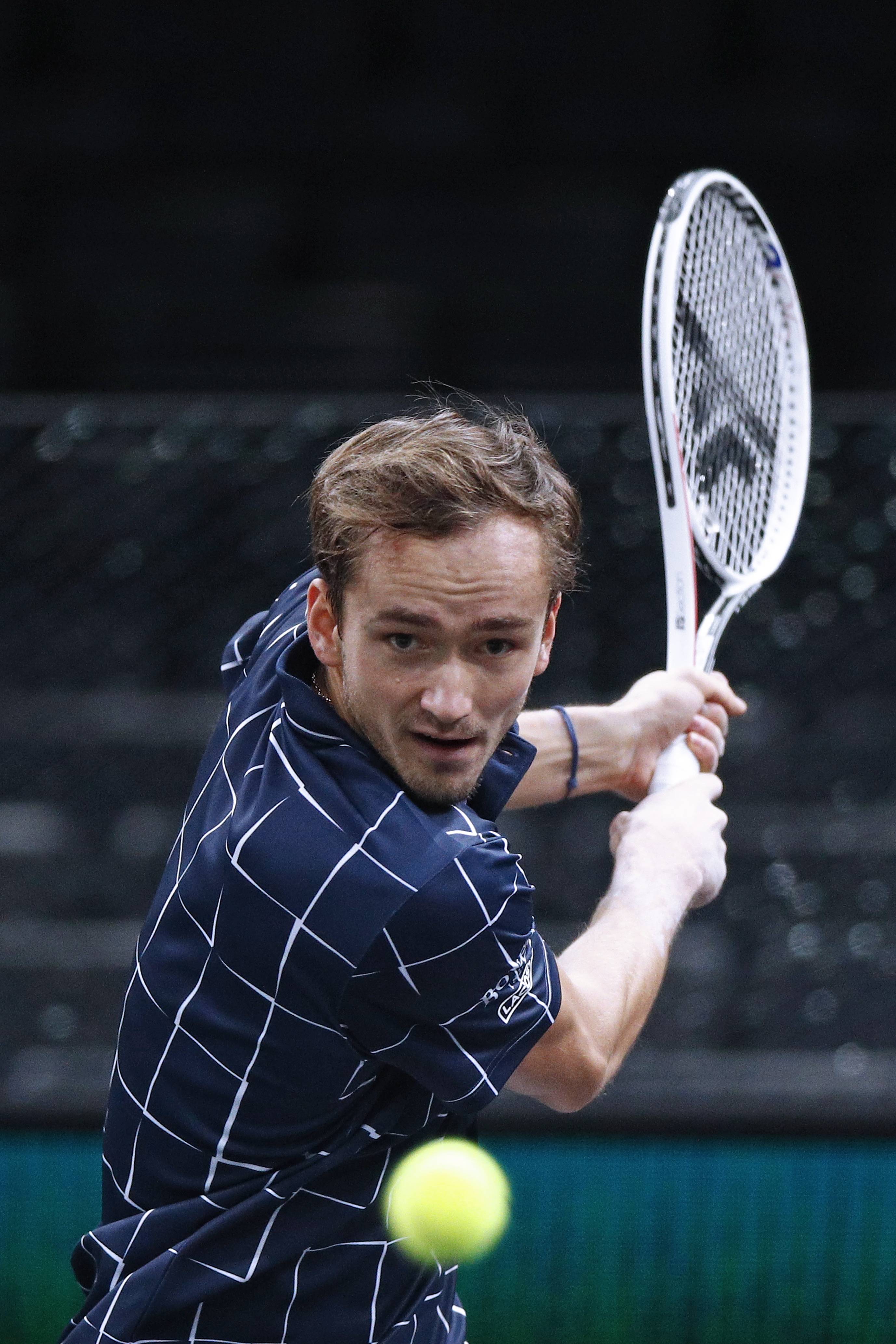 英国网球队力克欧洲网球队，梅德韦杰夫爆发神勇的简单介绍