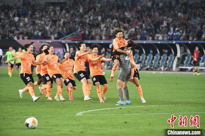 亚洲足球赛事中球队互相较量,顽强拼搏 亚洲足球赛事中球队互相较量,顽强拼搏