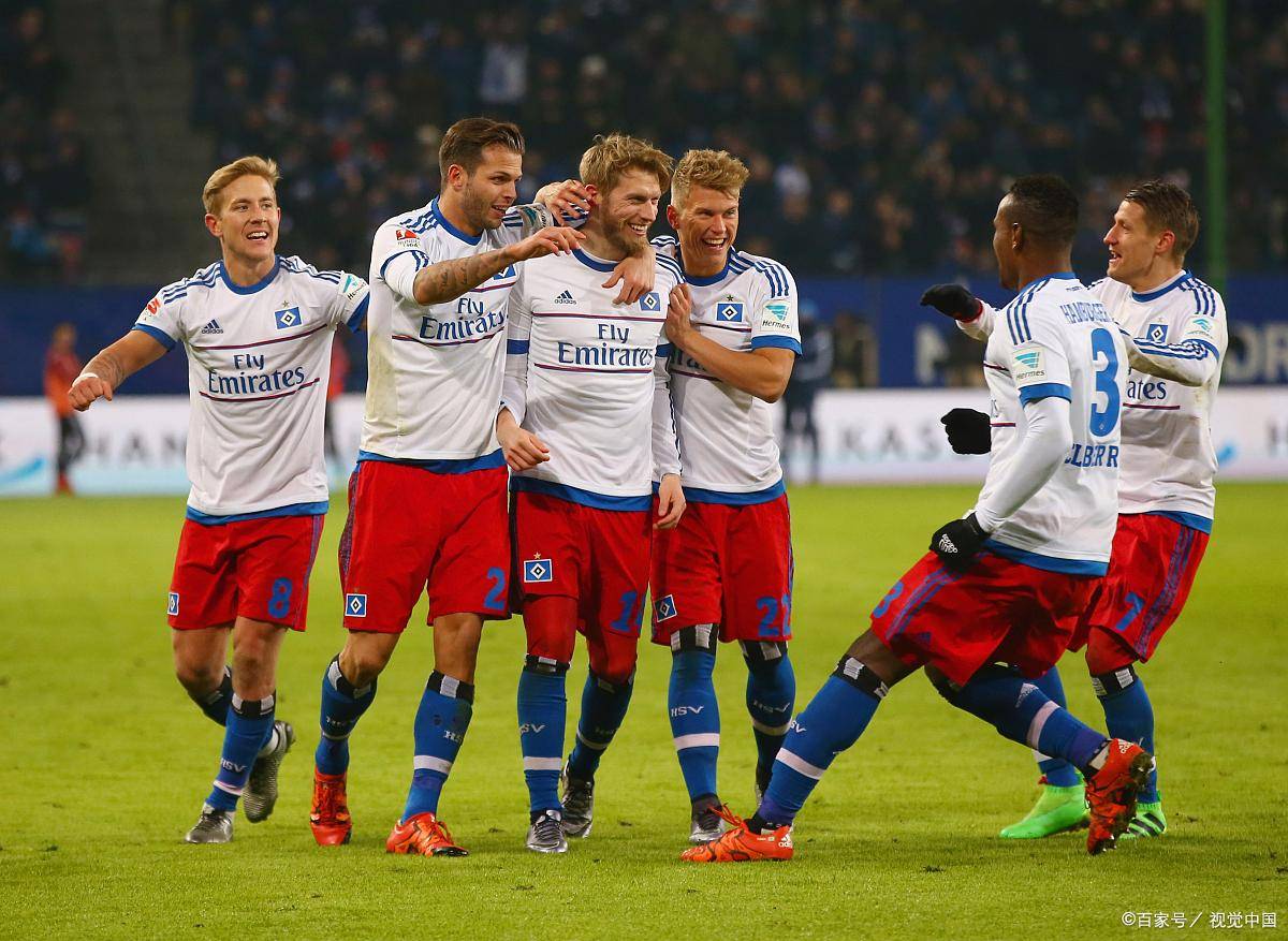 包含不莱梅足球俱乐部在比赛中拼尽全力获胜的词条