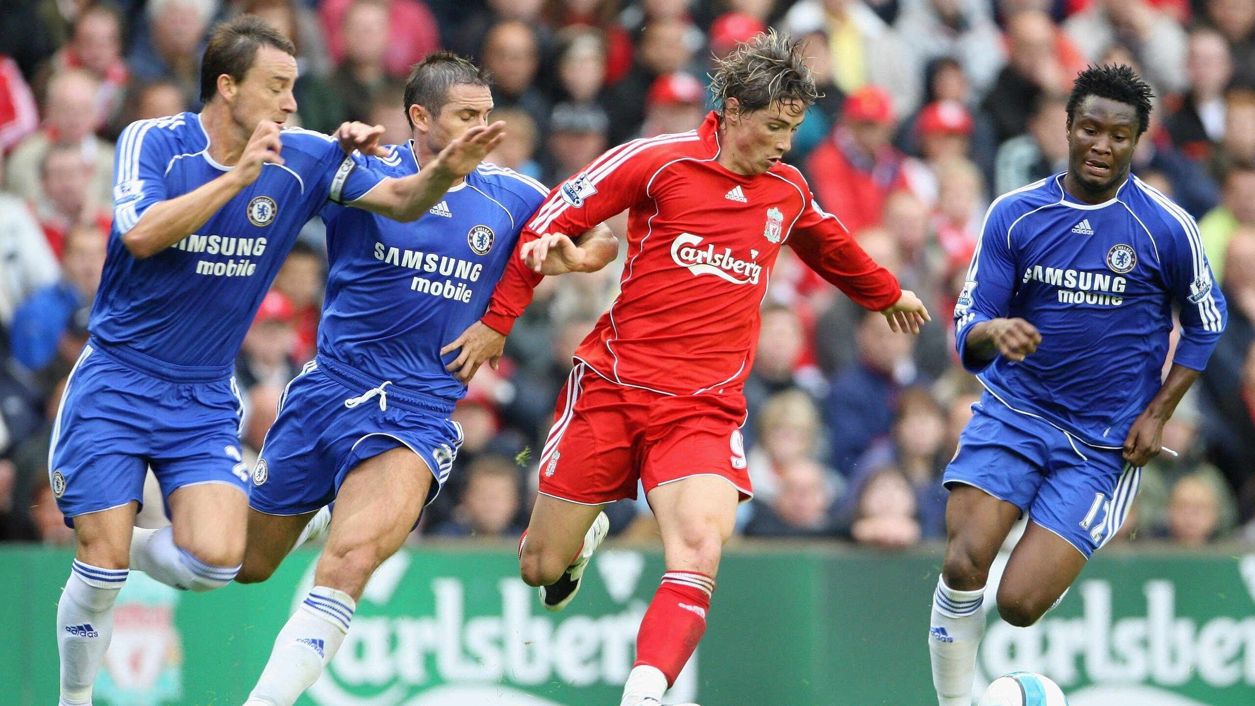 赛道上的同门对决，皮亚斯特里关键制胜，红牛车队鏖战红牛二队