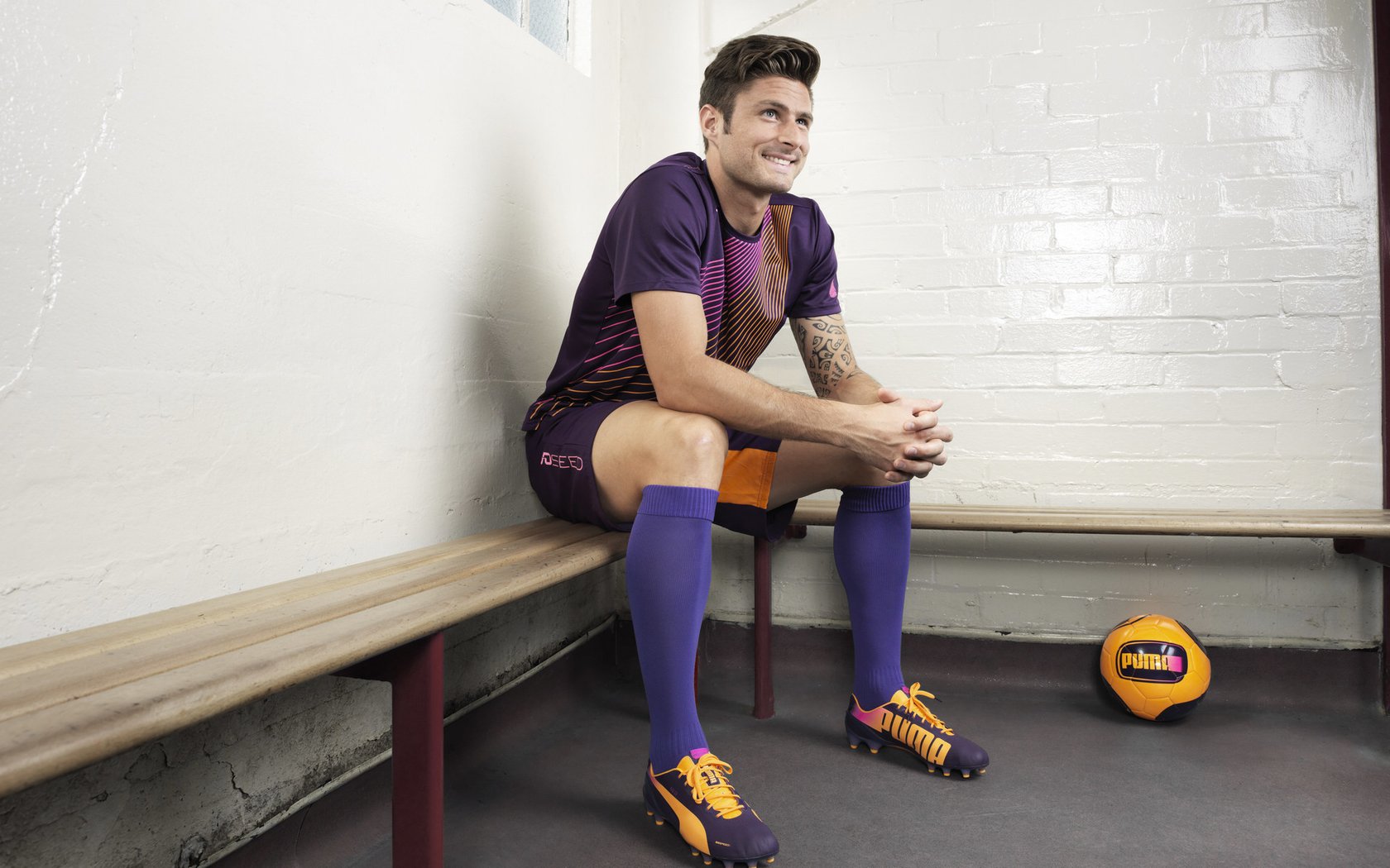 鏖战伊蒂哈德,蒂亚戈一箭定江山,荷兰铁卫刷新欧冠纪录